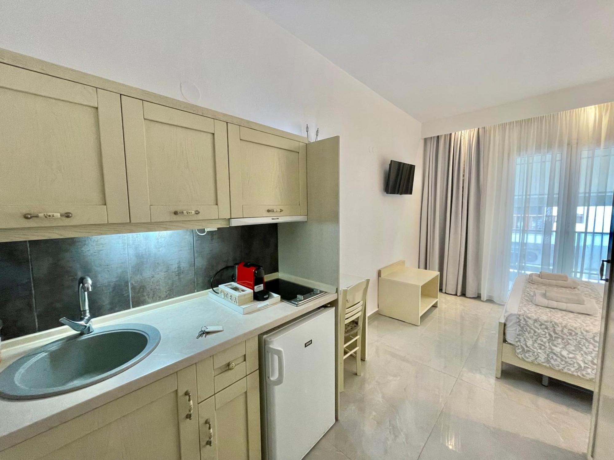 Myrto Apartment *